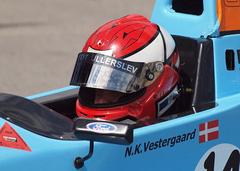 Nils K. Vestergaard var den første FF-chauffør på verdensplan, som fik muluighed for at teste det nye radial racingdæk fra Dunlop.